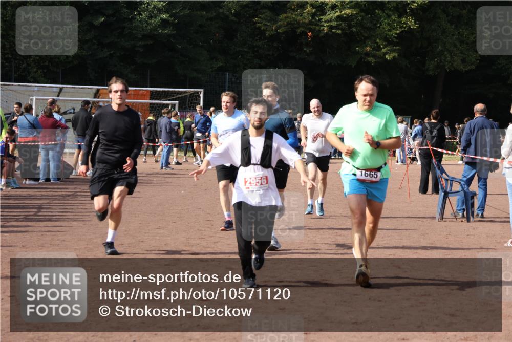 27.09.2026 - 35. Volkslauf durch das schöne Alstertal Strokosch-Dieckow http://msf.ph/oto/10571120 27.09.2026 12:19:11 Ziel 1580, 1627, 1665, 2283, 2454, 2956 meine-sportfotos.de