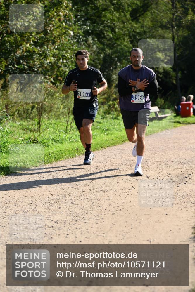 27.09.2026 - 35. Volkslauf durch das schöne Alstertal Dr. Thomas Lammeyer http://msf.ph/oto/10571121 27.09.2026 11:17:16 Laufen 3967, 3966 meine-sportfotos.de