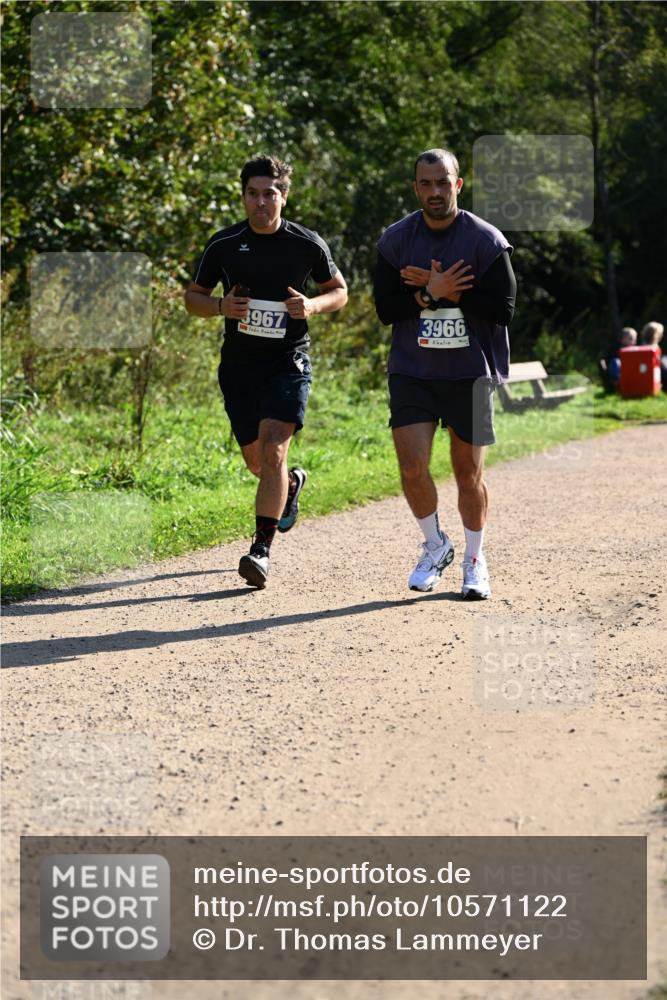 27.09.2026 - 35. Volkslauf durch das schöne Alstertal Dr. Thomas Lammeyer http://msf.ph/oto/10571122 27.09.2026 11:17:16 Laufen 3967, 3966 meine-sportfotos.de