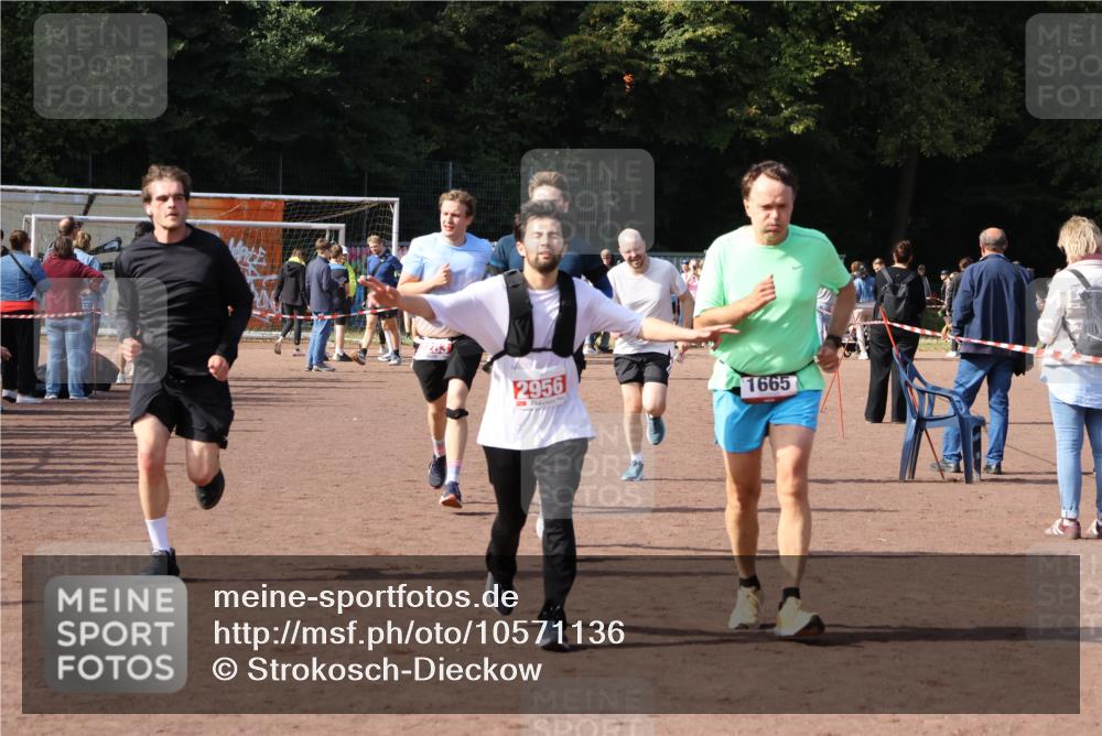 27.09.2026 - 35. Volkslauf durch das schöne Alstertal Strokosch-Dieckow http://msf.ph/oto/10571136 27.09.2026 12:19:11 Ziel 1580, 1627, 1665, 2283, 2454, 2956 meine-sportfotos.de
