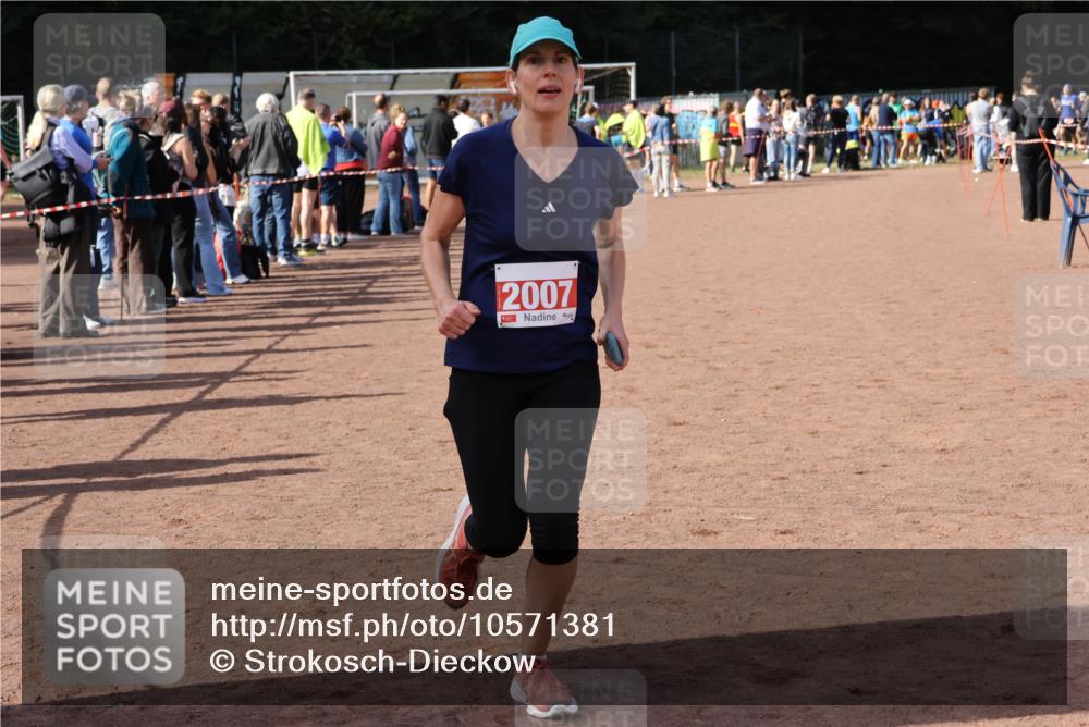27.09.2026 - 35. Volkslauf durch das schöne Alstertal Strokosch-Dieckow http://msf.ph/oto/10571381 27.09.2026 12:19:30 Ziel 2007, 2507 meine-sportfotos.de