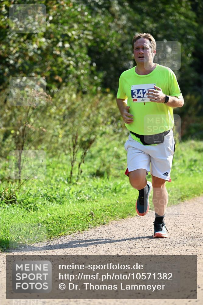 27.09.2026 - 35. Volkslauf durch das schöne Alstertal Dr. Thomas Lammeyer http://msf.ph/oto/10571382 27.09.2026 11:18:42 Laufen 342 meine-sportfotos.de