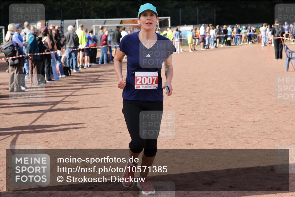 27.09.2026 - 35. Volkslauf durch das schöne Alstertal Strokosch-Dieckow http://msf.ph/oto/10571385 27.09.2026 12:19:30 Ziel 2007, 2507 meine-sportfotos.de