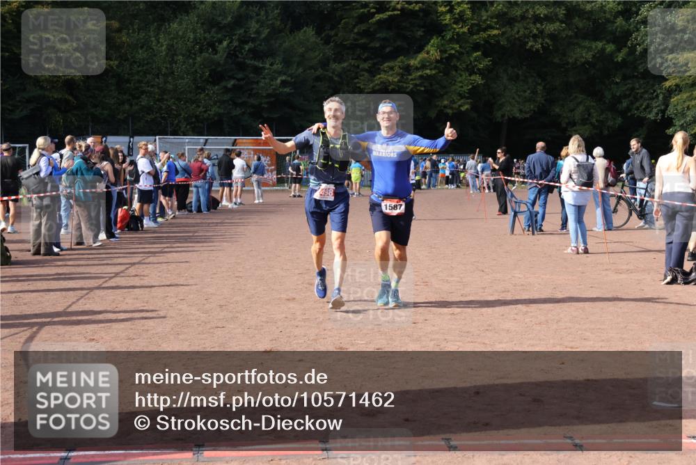 27.09.2026 - 35. Volkslauf durch das schöne Alstertal Strokosch-Dieckow http://msf.ph/oto/10571462 27.09.2026 12:19:49 Ziel 1587, 2051, 2498 meine-sportfotos.de