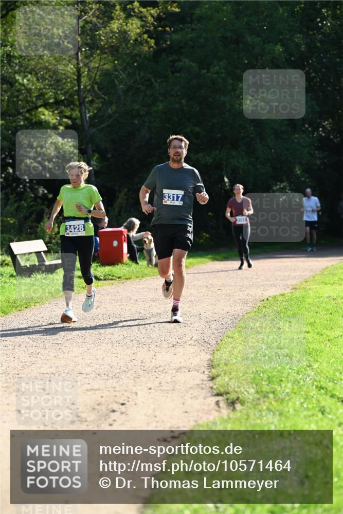 27.09.2026 - 35. Volkslauf durch das schöne Alstertal Dr. Thomas Lammeyer http://msf.ph/oto/10571464 27.09.2026 11:19:08 Laufen 3428, 3317, 3 meine-sportfotos.de
