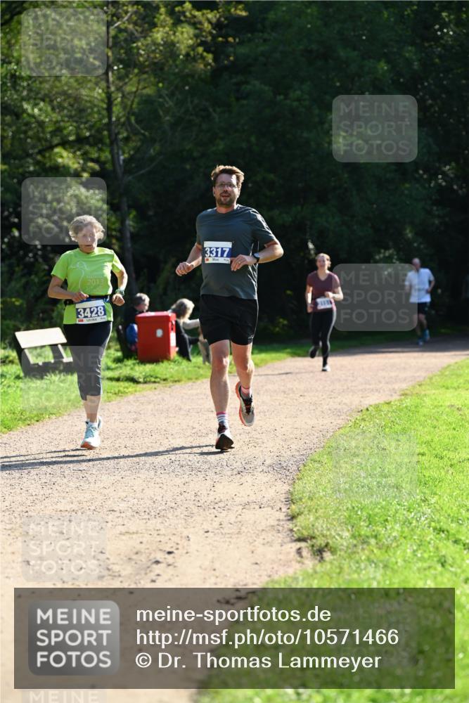 27.09.2026 - 35. Volkslauf durch das schöne Alstertal Dr. Thomas Lammeyer http://msf.ph/oto/10571466 27.09.2026 11:19:08 Laufen 2013, 3428, 3317 meine-sportfotos.de