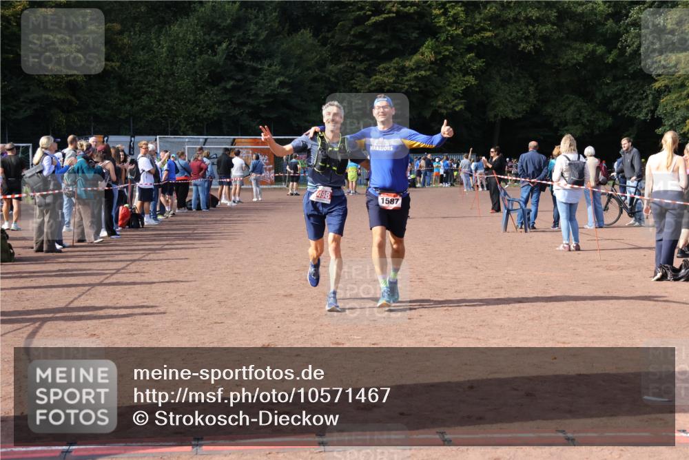 27.09.2026 - 35. Volkslauf durch das schöne Alstertal Strokosch-Dieckow http://msf.ph/oto/10571467 27.09.2026 12:19:49 Ziel 1587, 2051, 2498 meine-sportfotos.de