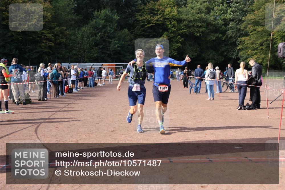 27.09.2026 - 35. Volkslauf durch das schöne Alstertal Strokosch-Dieckow http://msf.ph/oto/10571487 27.09.2026 12:19:50 Ziel 1587, 2051, 2498 meine-sportfotos.de
