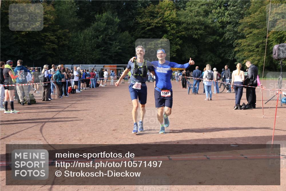 27.09.2026 - 35. Volkslauf durch das schöne Alstertal Strokosch-Dieckow http://msf.ph/oto/10571497 27.09.2026 12:19:50 Ziel 1587, 2051, 2498 meine-sportfotos.de