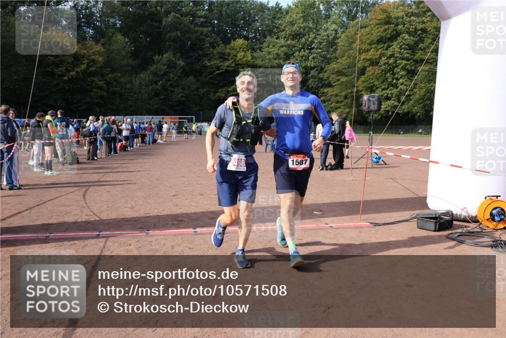 27.09.2026 - 35. Volkslauf durch das schöne Alstertal Strokosch-Dieckow http://msf.ph/oto/10571508 27.09.2026 12:19:52 Ziel 1587, 2051, 2498 meine-sportfotos.de
