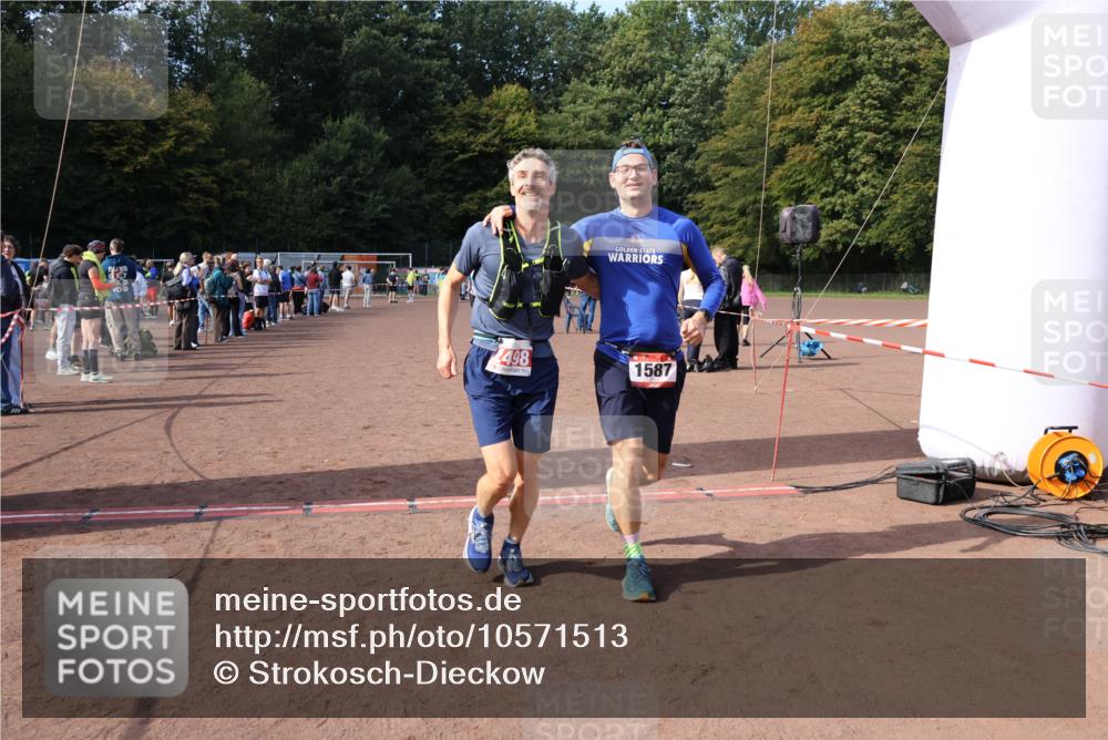 27.09.2026 - 35. Volkslauf durch das schöne Alstertal Strokosch-Dieckow http://msf.ph/oto/10571513 27.09.2026 12:19:52 Ziel 1587, 2051, 2498 meine-sportfotos.de