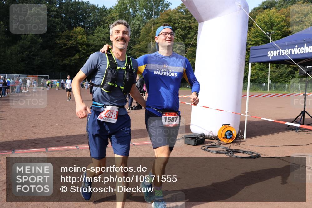 27.09.2026 - 35. Volkslauf durch das schöne Alstertal Strokosch-Dieckow http://msf.ph/oto/10571555 27.09.2026 12:19:52 Ziel 1587, 2051, 2498 meine-sportfotos.de