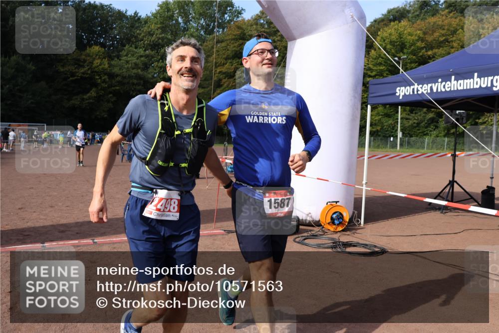 27.09.2026 - 35. Volkslauf durch das schöne Alstertal Strokosch-Dieckow http://msf.ph/oto/10571563 27.09.2026 12:19:52 Ziel 1587, 2051, 2498 meine-sportfotos.de