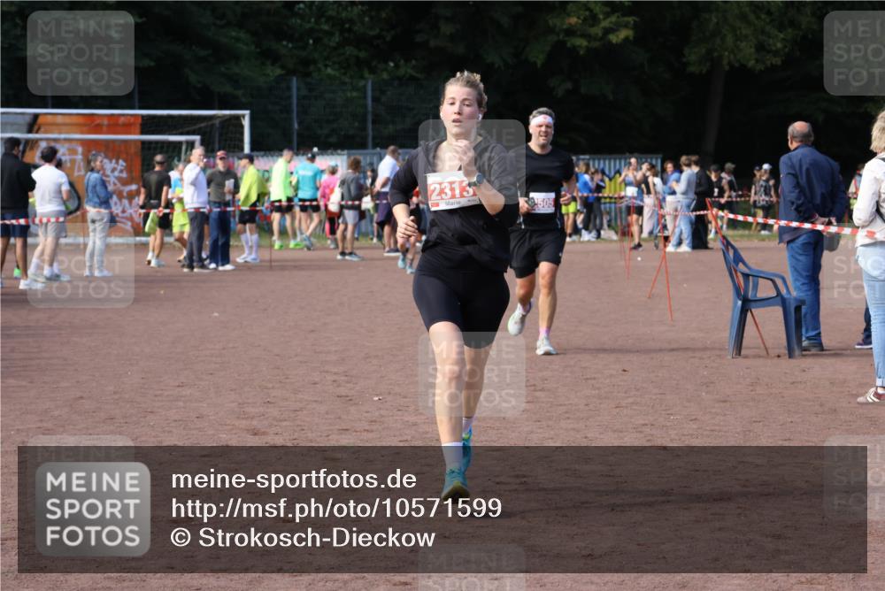 27.09.2026 - 35. Volkslauf durch das schöne Alstertal Strokosch-Dieckow http://msf.ph/oto/10571599 27.09.2026 12:20:11 Ziel 2313, 2505 meine-sportfotos.de
