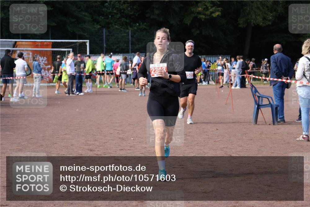 27.09.2026 - 35. Volkslauf durch das schöne Alstertal Strokosch-Dieckow http://msf.ph/oto/10571603 27.09.2026 12:20:11 Ziel 2313, 2505 meine-sportfotos.de