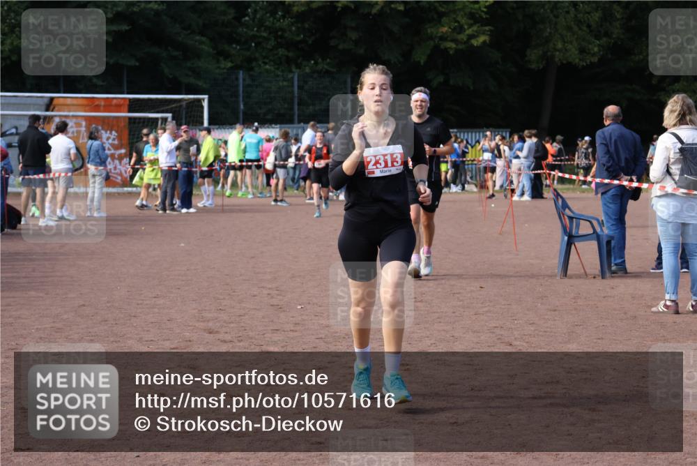 27.09.2026 - 35. Volkslauf durch das schöne Alstertal Strokosch-Dieckow http://msf.ph/oto/10571616 27.09.2026 12:20:11 Ziel 2313, 2505 meine-sportfotos.de
