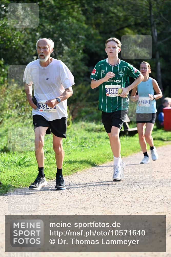27.09.2026 - 35. Volkslauf durch das schöne Alstertal Dr. Thomas Lammeyer http://msf.ph/oto/10571640 27.09.2026 11:19:54 Laufen 334, 398, 3213 meine-sportfotos.de