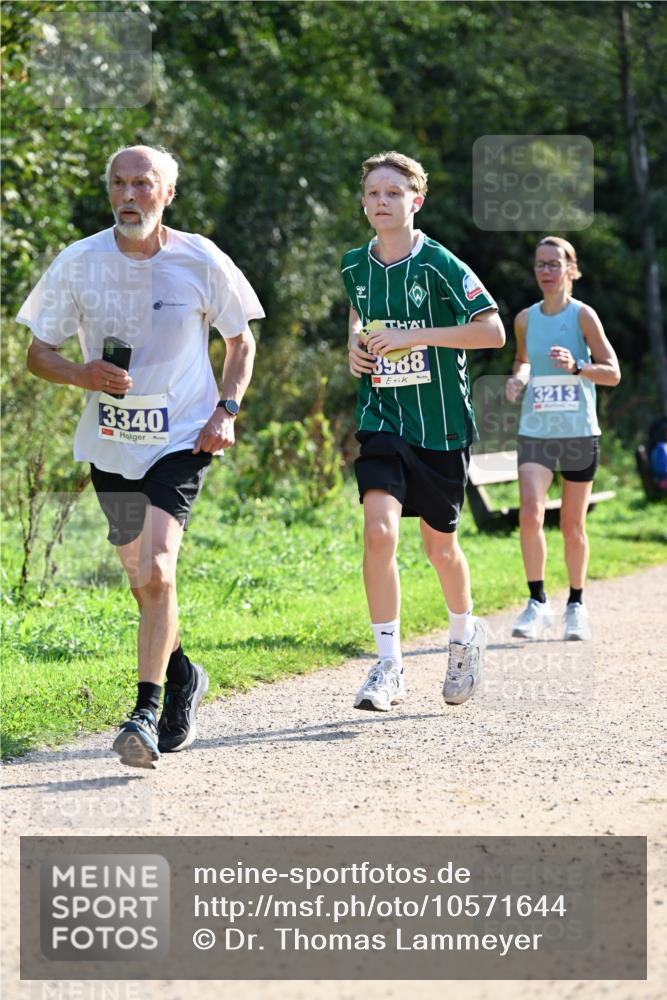 27.09.2026 - 35. Volkslauf durch das schöne Alstertal Dr. Thomas Lammeyer http://msf.ph/oto/10571644 27.09.2026 11:19:55 Laufen 3340, 3988, 3213 meine-sportfotos.de