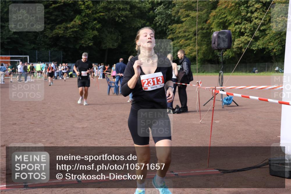 27.09.2026 - 35. Volkslauf durch das schöne Alstertal Strokosch-Dieckow http://msf.ph/oto/10571657 27.09.2026 12:20:13 Ziel 2313, 2505 meine-sportfotos.de