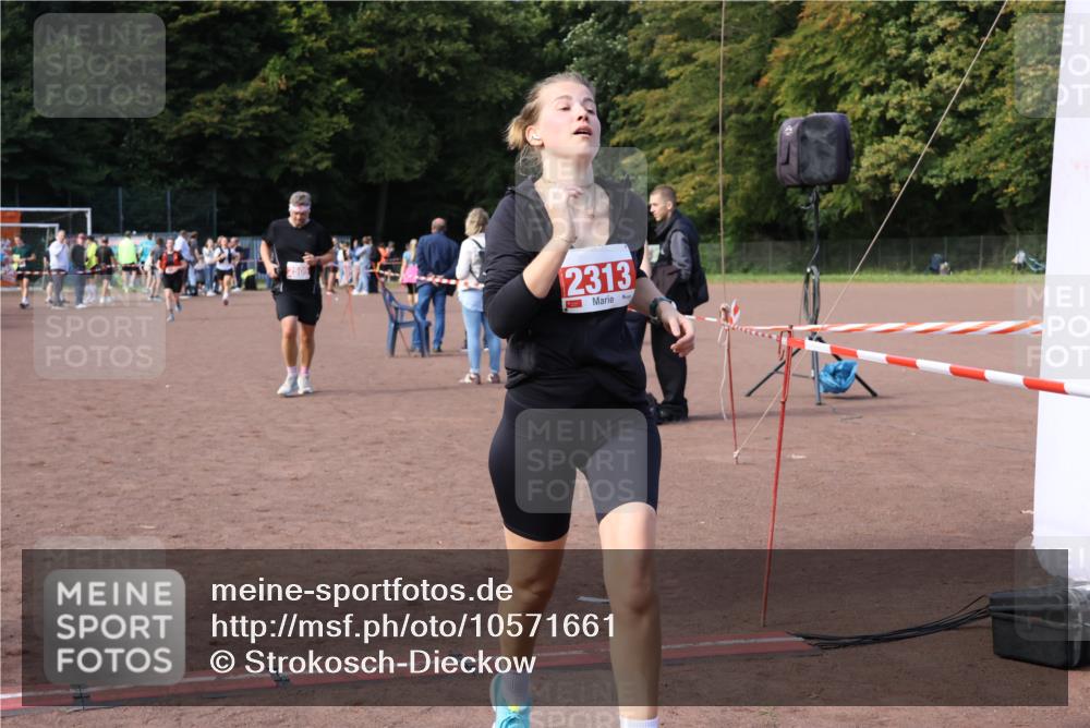 27.09.2026 - 35. Volkslauf durch das schöne Alstertal Strokosch-Dieckow http://msf.ph/oto/10571661 27.09.2026 12:20:13 Ziel 2313, 2505 meine-sportfotos.de