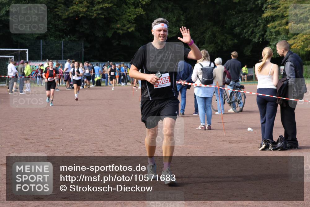 27.09.2026 - 35. Volkslauf durch das schöne Alstertal Strokosch-Dieckow http://msf.ph/oto/10571683 27.09.2026 12:20:15 Ziel 2313, 2426, 2505 meine-sportfotos.de