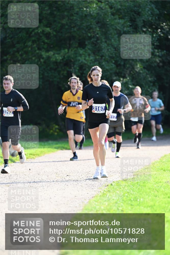 27.09.2026 - 35. Volkslauf durch das schöne Alstertal Dr. Thomas Lammeyer http://msf.ph/oto/10571828 27.09.2026 11:20:59 Laufen 3292, 3167 meine-sportfotos.de