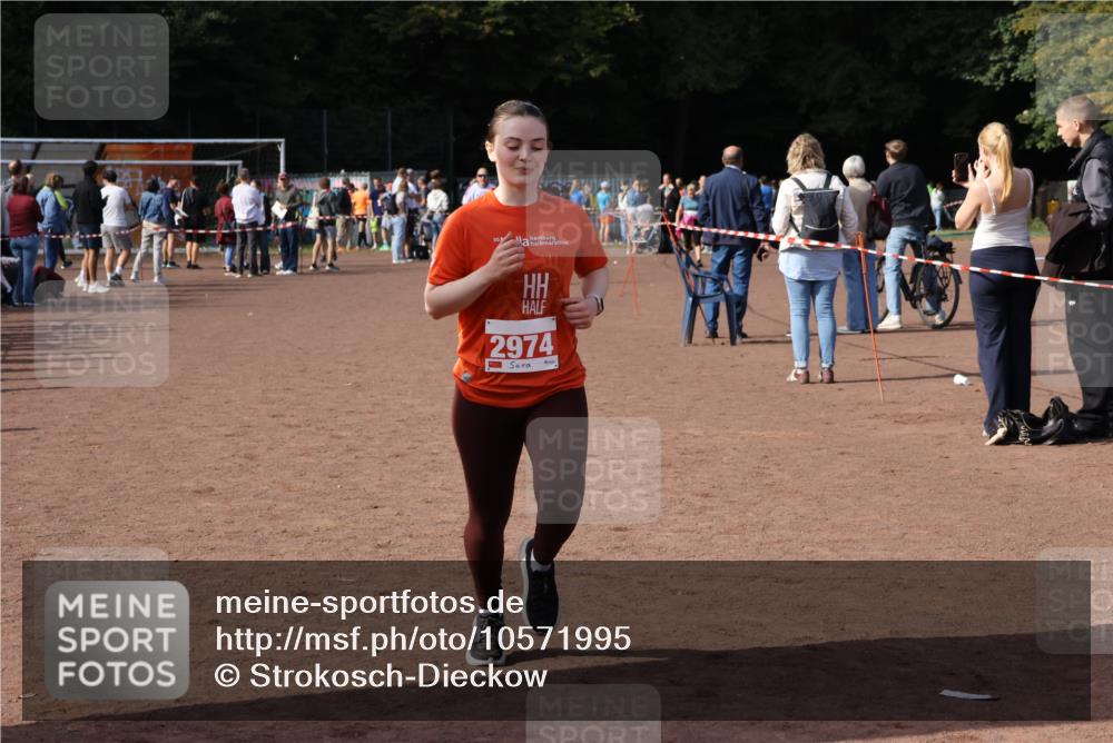 27.09.2026 - 35. Volkslauf durch das schöne Alstertal Strokosch-Dieckow http://msf.ph/oto/10571995 27.09.2026 12:20:57 Ziel 1079, 1641, 2074, 2974 meine-sportfotos.de