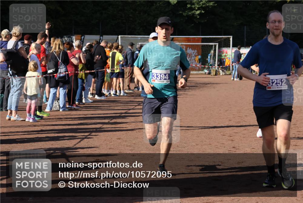 27.09.2026 - 35. Volkslauf durch das schöne Alstertal Strokosch-Dieckow http://msf.ph/oto/10572095 27.09.2026 11:21:03 Ziel 3184, 3246, 3252, 3269, 3394 meine-sportfotos.de