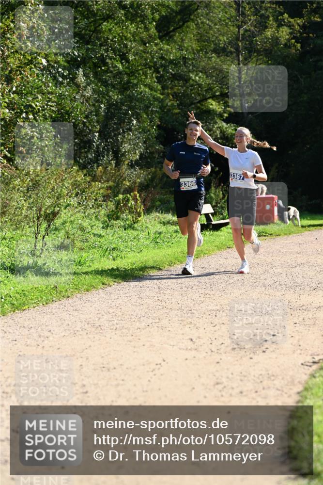 27.09.2026 - 35. Volkslauf durch das schöne Alstertal Dr. Thomas Lammeyer http://msf.ph/oto/10572098 27.09.2026 11:22:04 Laufen 3366, 3367 meine-sportfotos.de