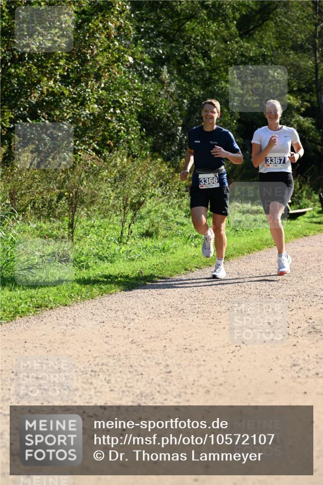 27.09.2026 - 35. Volkslauf durch das schöne Alstertal Dr. Thomas Lammeyer http://msf.ph/oto/10572107 27.09.2026 11:22:05 Laufen 3366, 3367 meine-sportfotos.de