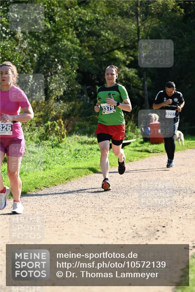 27.09.2026 - 35. Volkslauf durch das schöne Alstertal Dr. Thomas Lammeyer http://msf.ph/oto/10572139 27.09.2026 11:22:12 Laufen 326, 3379, 3227 meine-sportfotos.de