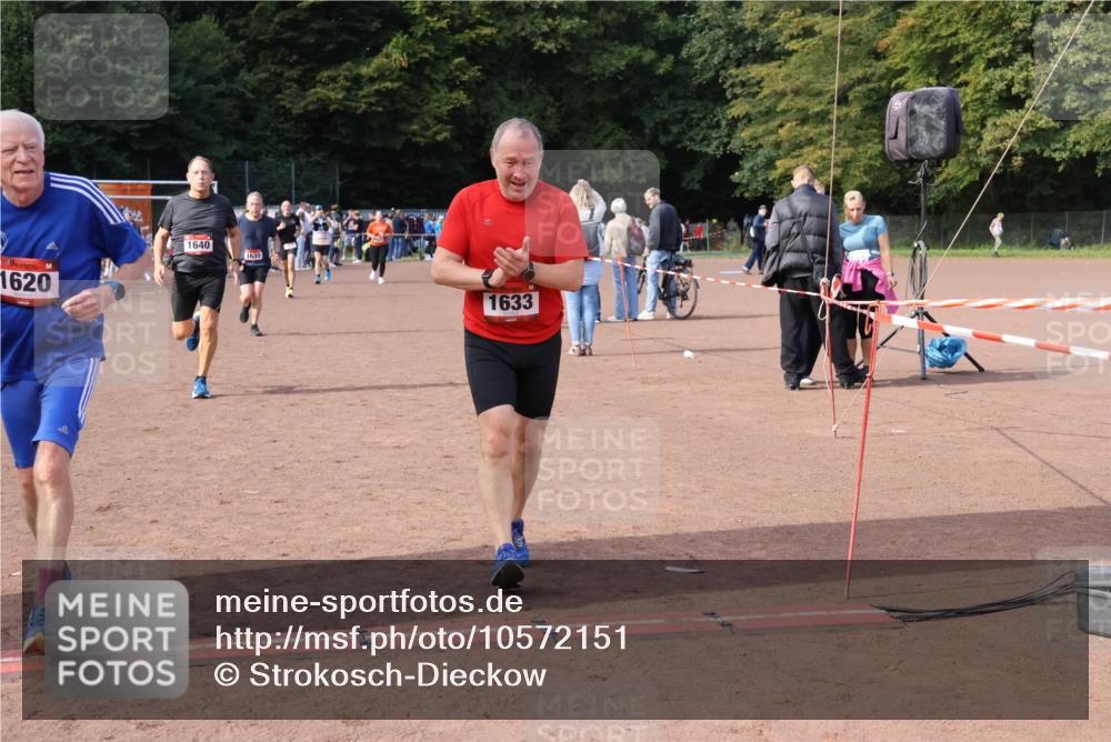 27.09.2026 - 35. Volkslauf durch das schöne Alstertal Strokosch-Dieckow http://msf.ph/oto/10572151 27.09.2026 12:21:31 Ziel 1615, 1620, 1633, 1635, 1639, 1640 meine-sportfotos.de