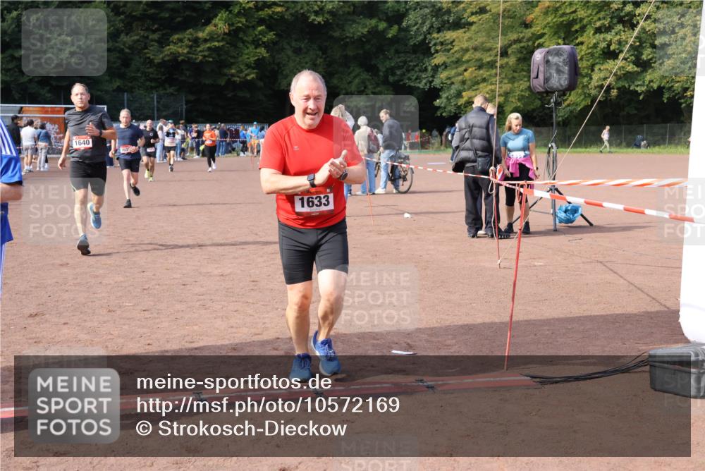 27.09.2026 - 35. Volkslauf durch das schöne Alstertal Strokosch-Dieckow http://msf.ph/oto/10572169 27.09.2026 12:21:32 Ziel 1615, 1620, 1633, 1635, 1639, 1640 meine-sportfotos.de