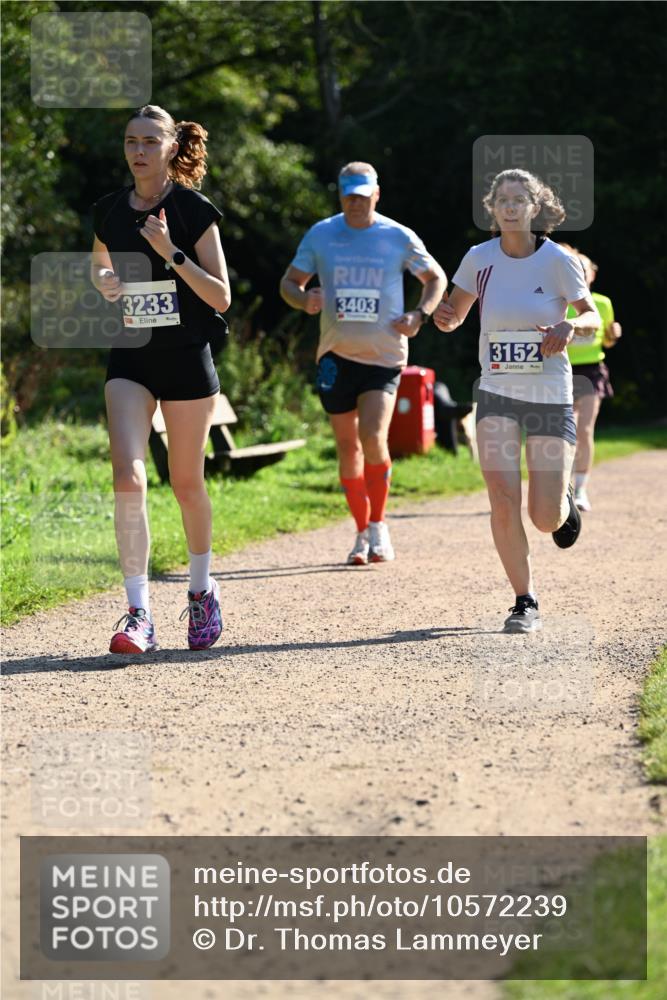 27.09.2026 - 35. Volkslauf durch das schöne Alstertal Dr. Thomas Lammeyer http://msf.ph/oto/10572239 27.09.2026 11:22:27 Laufen 3233, 3403, 3152 meine-sportfotos.de