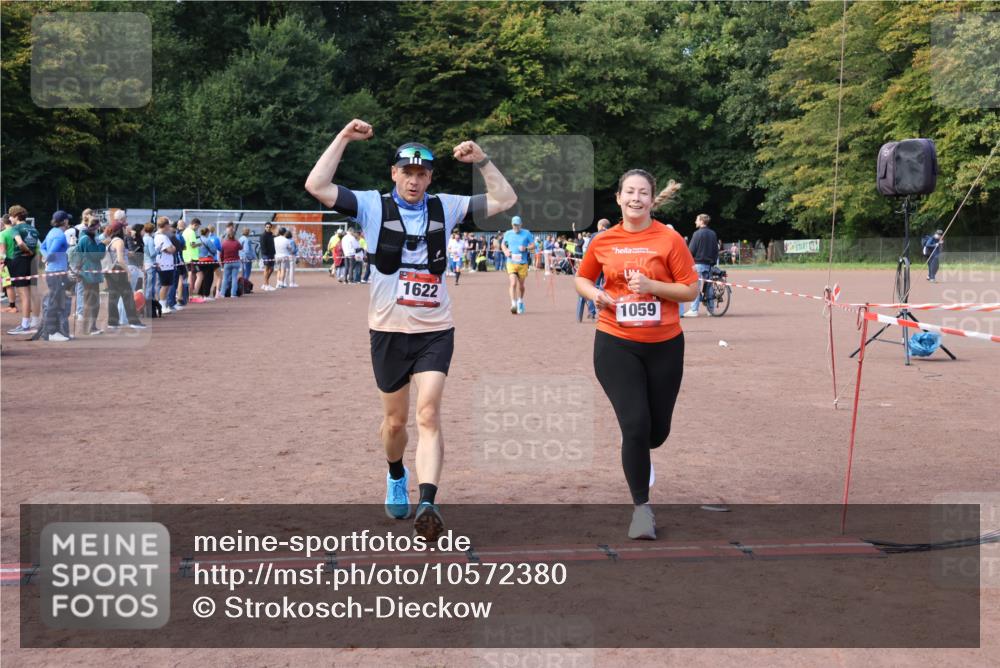 27.09.2026 - 35. Volkslauf durch das schöne Alstertal Strokosch-Dieckow http://msf.ph/oto/10572380 27.09.2026 12:21:44 Ziel 1059, 1622, 2025 meine-sportfotos.de