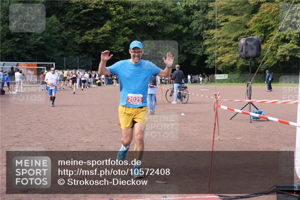 27.09.2026 - 35. Volkslauf durch das schöne Alstertal Strokosch-Dieckow http://msf.ph/oto/10572408 27.09.2026 12:21:51 Ziel 1664, 2025 meine-sportfotos.de