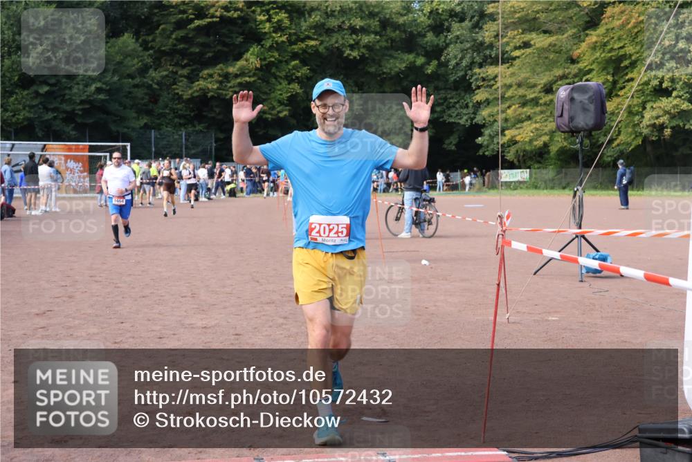 27.09.2026 - 35. Volkslauf durch das schöne Alstertal Strokosch-Dieckow http://msf.ph/oto/10572432 27.09.2026 12:21:51 Ziel 1664, 2025 meine-sportfotos.de