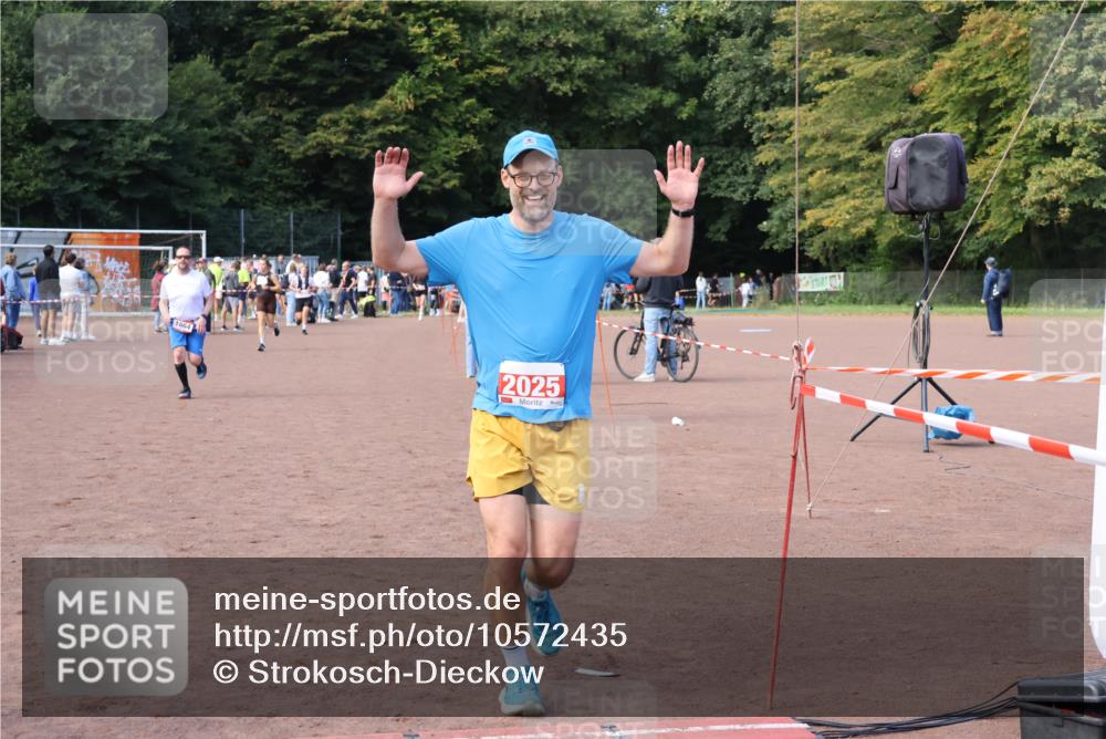 27.09.2026 - 35. Volkslauf durch das schöne Alstertal Strokosch-Dieckow http://msf.ph/oto/10572435 27.09.2026 12:21:51 Ziel 1664, 2025 meine-sportfotos.de