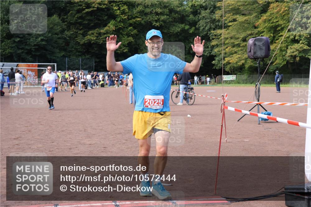 27.09.2026 - 35. Volkslauf durch das schöne Alstertal Strokosch-Dieckow http://msf.ph/oto/10572444 27.09.2026 12:21:51 Ziel 1664, 2025 meine-sportfotos.de