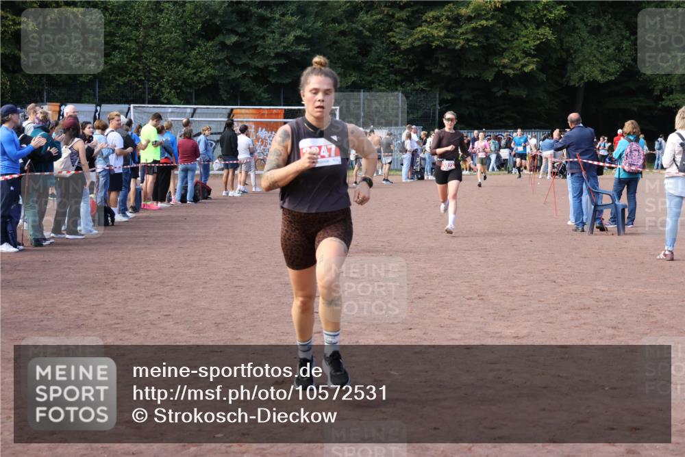 27.09.2026 - 35. Volkslauf durch das schöne Alstertal Strokosch-Dieckow http://msf.ph/oto/10572531 27.09.2026 12:22:00 Ziel 1664, 2023, 2247, 2332 meine-sportfotos.de