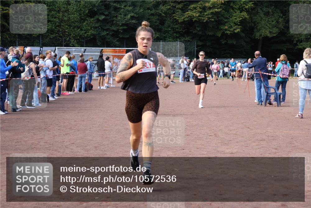 27.09.2026 - 35. Volkslauf durch das schöne Alstertal Strokosch-Dieckow http://msf.ph/oto/10572536 27.09.2026 12:22:00 Ziel 1664, 2023, 2247, 2332 meine-sportfotos.de