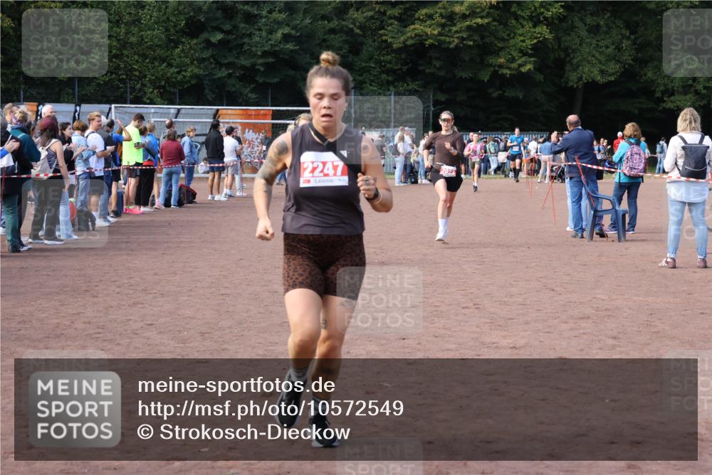 27.09.2026 - 35. Volkslauf durch das schöne Alstertal Strokosch-Dieckow http://msf.ph/oto/10572549 27.09.2026 12:22:00 Ziel 1664, 2023, 2247, 2332 meine-sportfotos.de