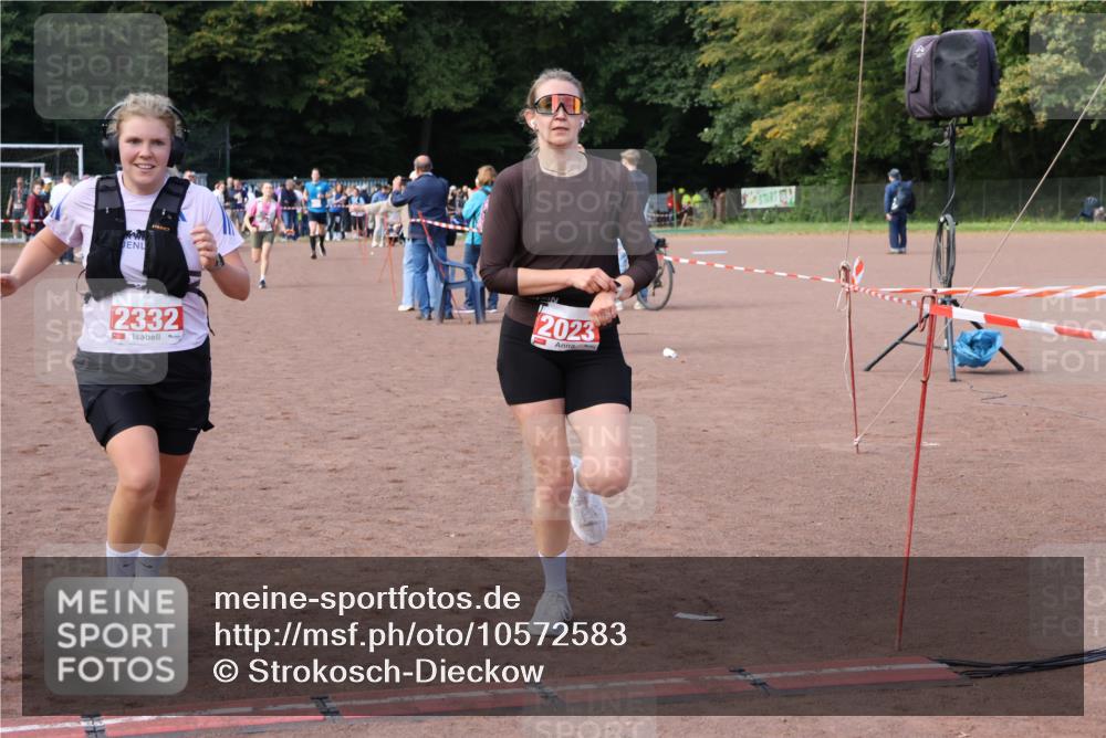 27.09.2026 - 35. Volkslauf durch das schöne Alstertal Strokosch-Dieckow http://msf.ph/oto/10572583 27.09.2026 12:22:03 Ziel 2023, 2247, 2295, 2332 meine-sportfotos.de