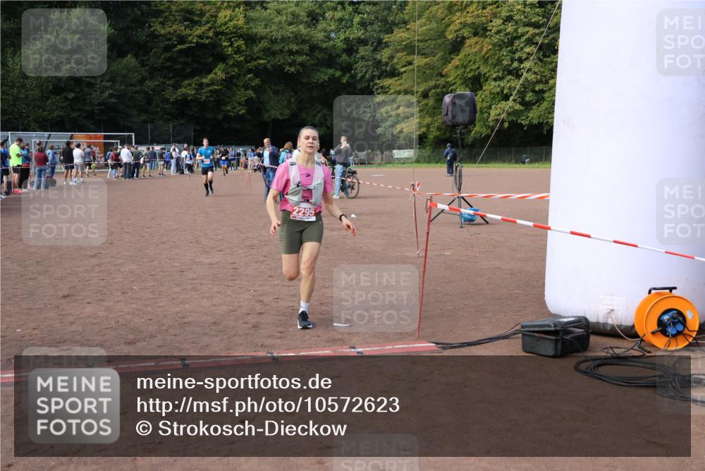 27.09.2026 - 35. Volkslauf durch das schöne Alstertal Strokosch-Dieckow http://msf.ph/oto/10572623 27.09.2026 12:22:10 Ziel 2295, 2359 meine-sportfotos.de