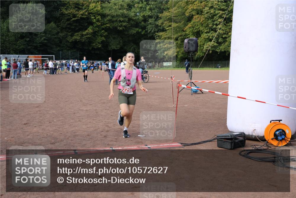27.09.2026 - 35. Volkslauf durch das schöne Alstertal Strokosch-Dieckow http://msf.ph/oto/10572627 27.09.2026 12:22:10 Ziel 2295, 2359 meine-sportfotos.de