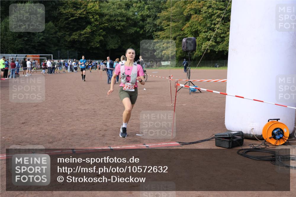 27.09.2026 - 35. Volkslauf durch das schöne Alstertal Strokosch-Dieckow http://msf.ph/oto/10572632 27.09.2026 12:22:10 Ziel 2295, 2359 meine-sportfotos.de
