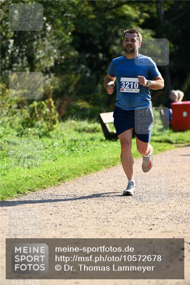 27.09.2026 - 35. Volkslauf durch das schöne Alstertal Dr. Thomas Lammeyer http://msf.ph/oto/10572678 27.09.2026 11:24:34 Laufen 3210, 1 meine-sportfotos.de