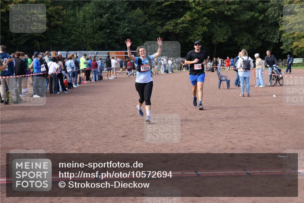 27.09.2026 - 35. Volkslauf durch das schöne Alstertal Strokosch-Dieckow http://msf.ph/oto/10572694 27.09.2026 12:22:24 Ziel 1065, 2971 meine-sportfotos.de