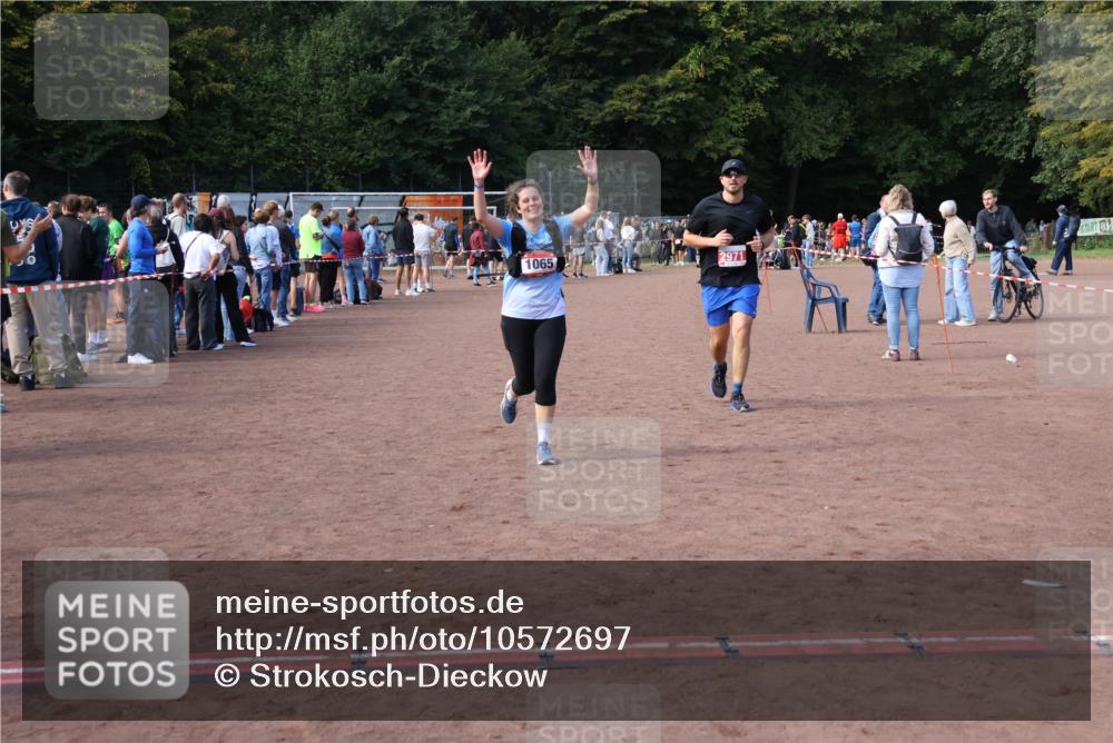 27.09.2026 - 35. Volkslauf durch das schöne Alstertal Strokosch-Dieckow http://msf.ph/oto/10572697 27.09.2026 12:22:24 Ziel 1065, 2971 meine-sportfotos.de