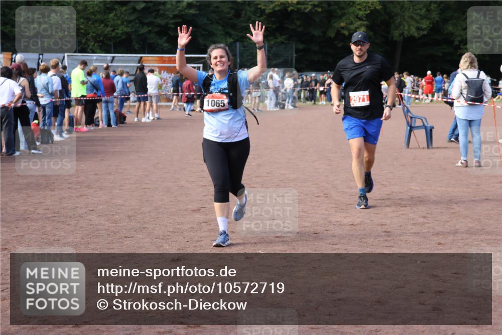 27.09.2026 - 35. Volkslauf durch das schöne Alstertal Strokosch-Dieckow http://msf.ph/oto/10572719 27.09.2026 12:22:25 Ziel 1065, 2971 meine-sportfotos.de